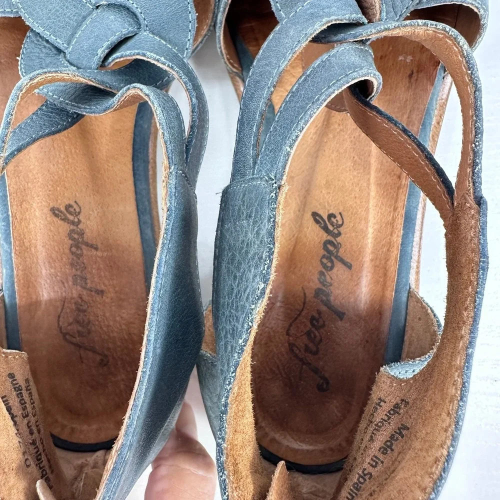 Free People Wanderlust Flats Shoes 40 distressed blue leather pointed toe-‎ Flaw